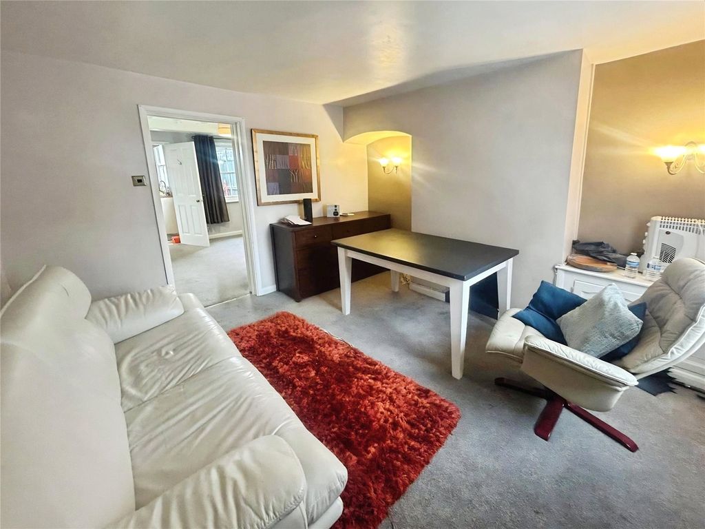 Property photo 2 of 13 Lounge