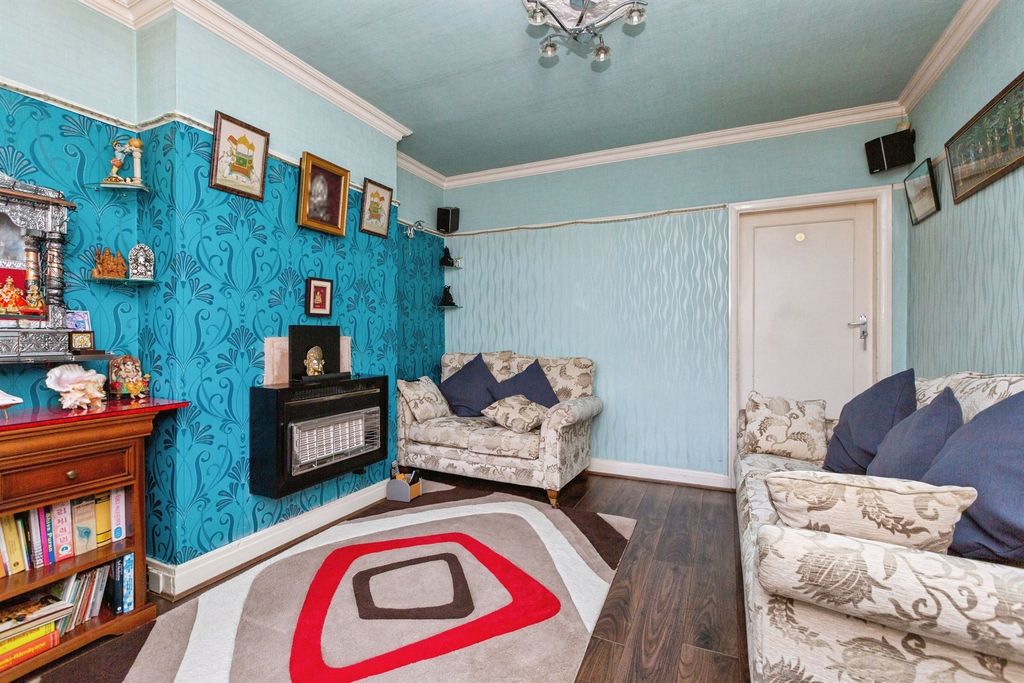 Property photo 3 of 17