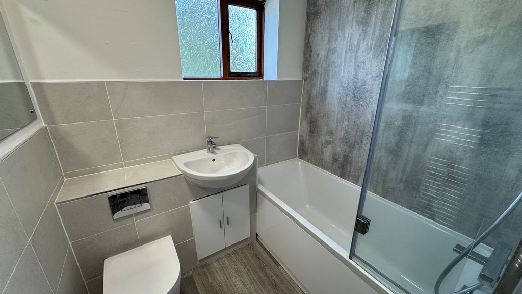Property photo 2 of 12 Refitted Bathroom