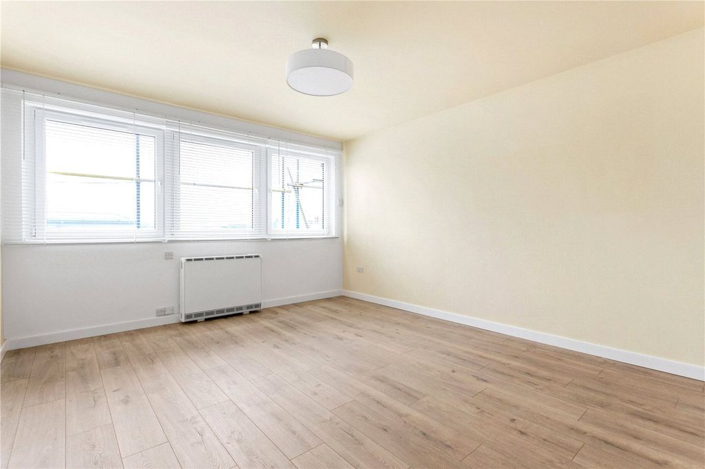 Property photo 3 of 11 Picture No. 24