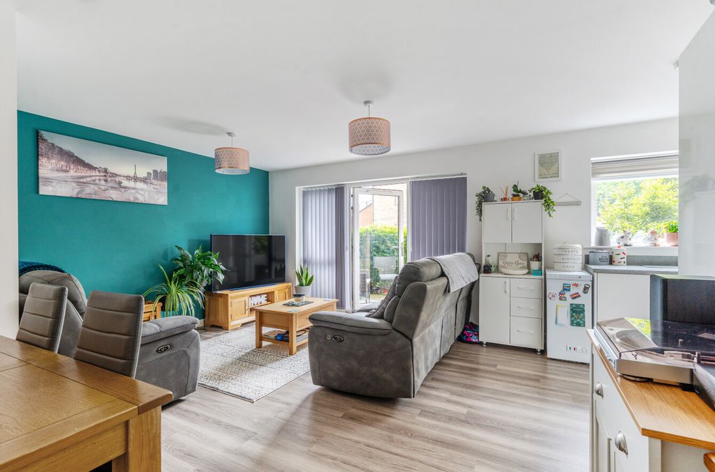Property photo 2 of 11 1307214-18-684A9B...