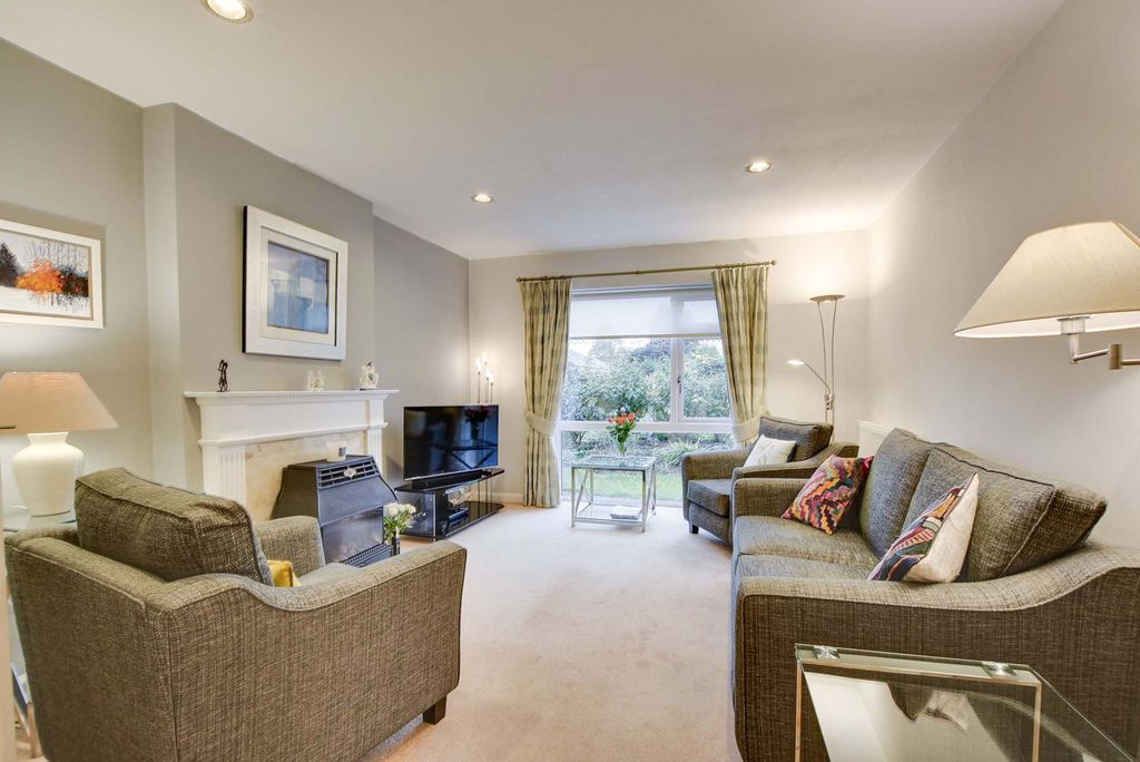 Property photo 2 of 20