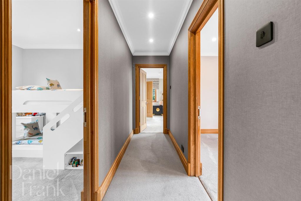 Additional image 31 of 5 bed detached house for saleWest View, Loughton IG10