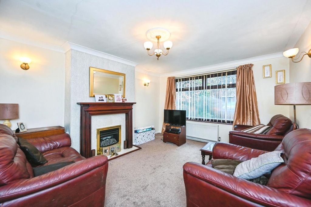 Property photo 3 of 17 Living Room