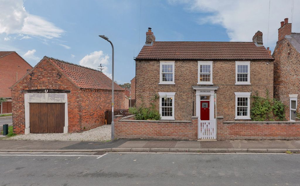 Property photo 1 of 32