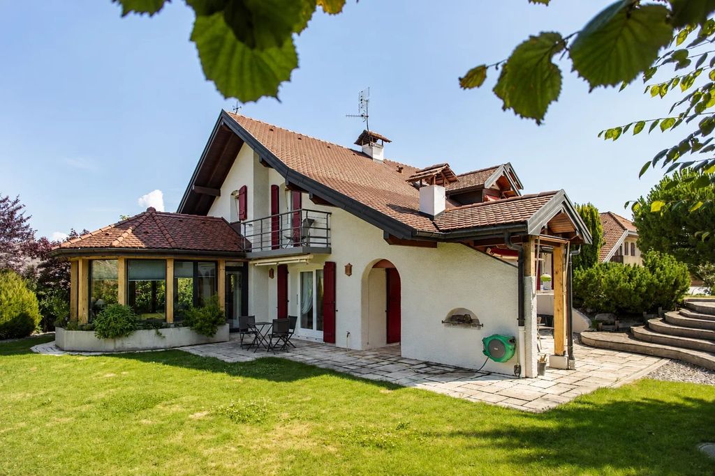 Property photo 1 of 12 Architect’S Villa - For Sale - Neuvecelle