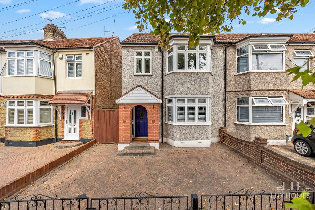 Property photo 1 of 18
