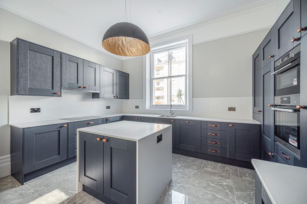 Additional image 6 of 2 bed flat for saleHoward Square, Seafront, Eastbourne BN21
