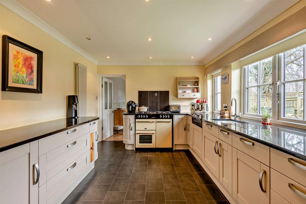 Property photo 3 of 26 8682355-Interior16-800.Jpg