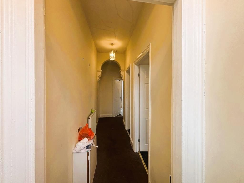 Property photo 2 of 10 Entrance Hall