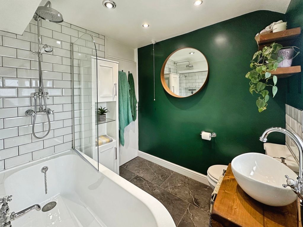 Property photo 3 of 16 Bathroom