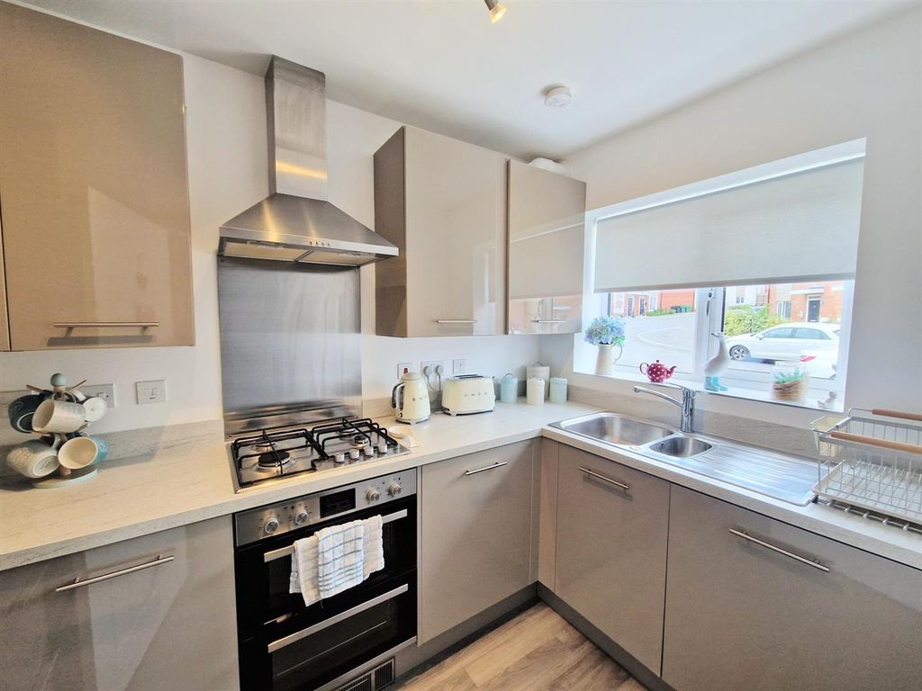 Property photo 2 of 15 01H1Rsc8F831Tbyyk07J
