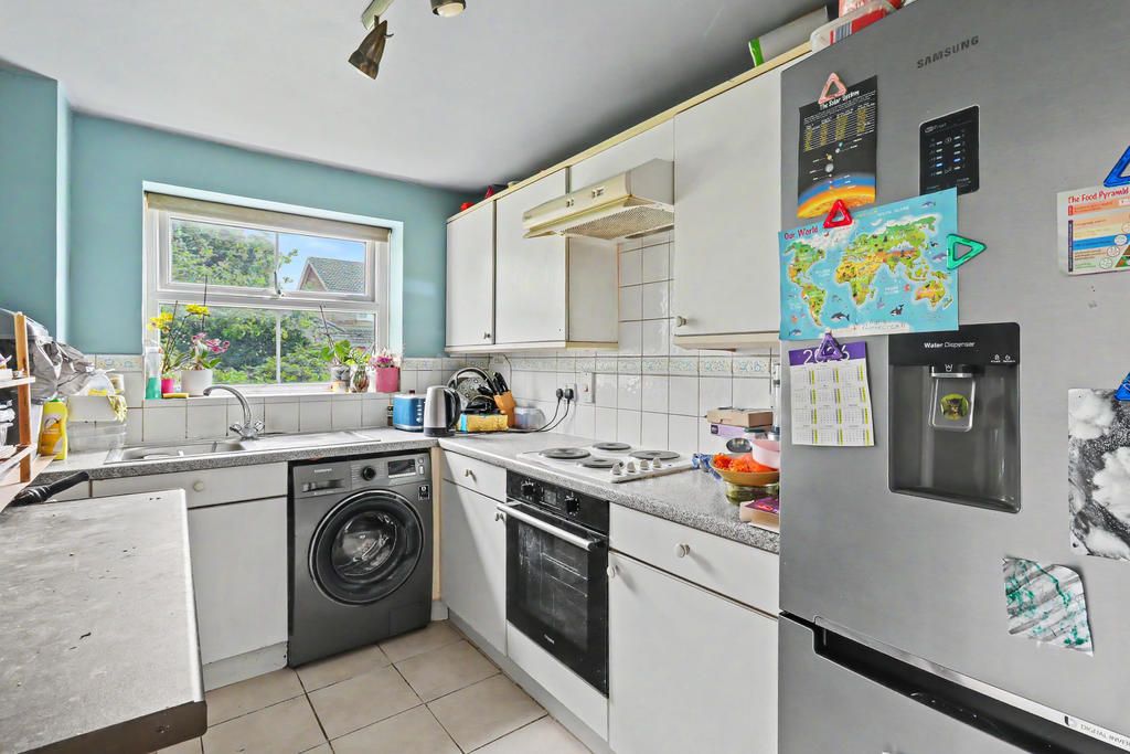 Property photo 3 of 10 Fitted Kitchen