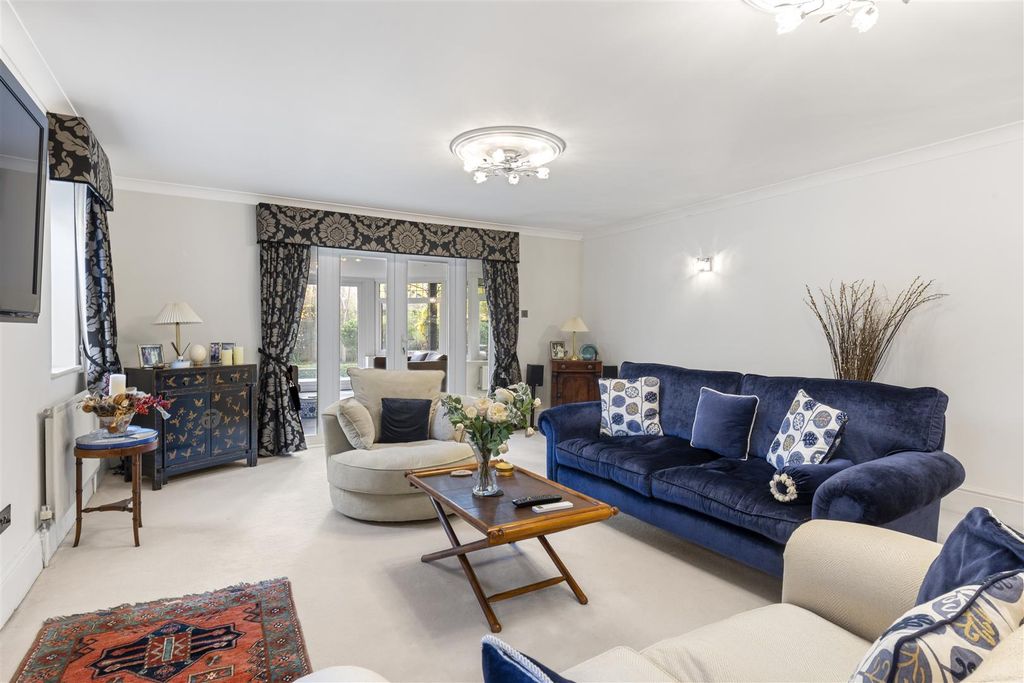 Property photo 3 of 39 Leander, Avenue Road Cranleigh, Gu6 7Ll-26.Jpg