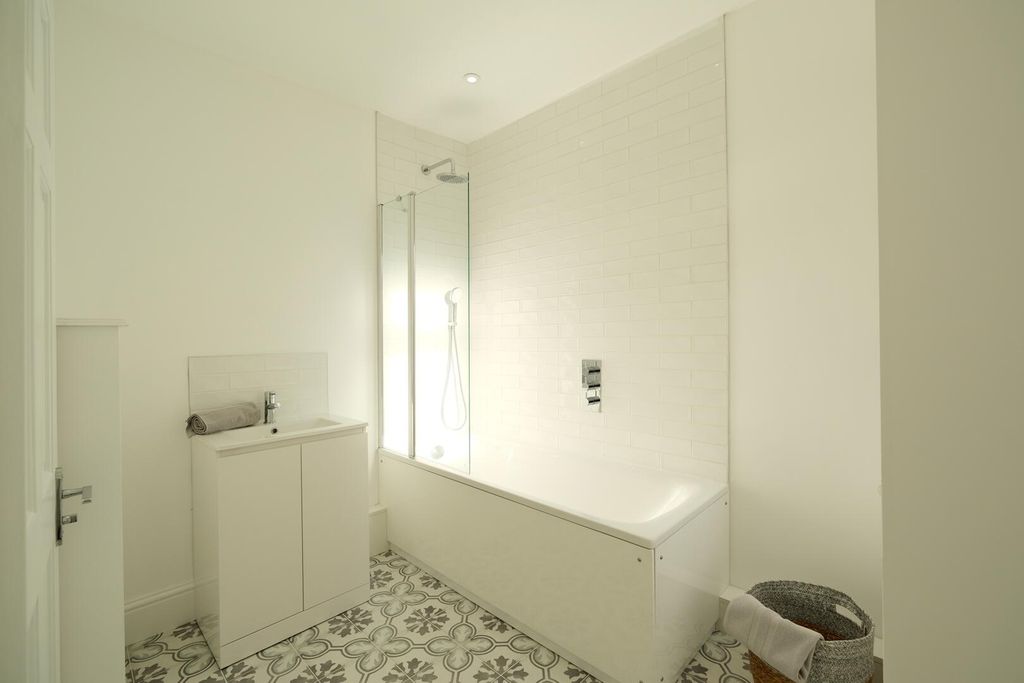 Property photo 2 of 15 Bathroom