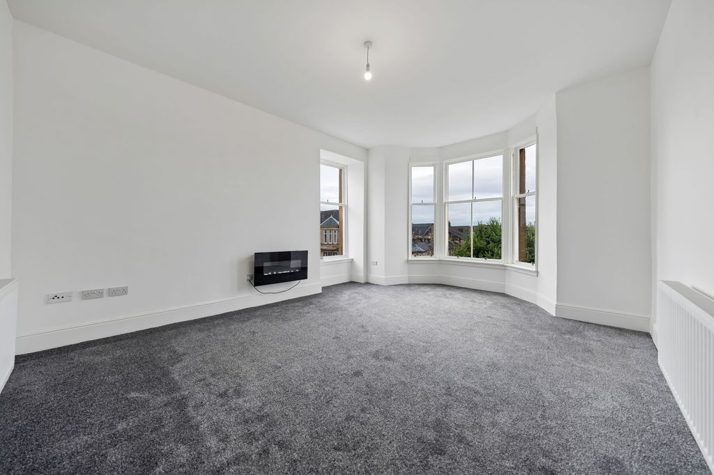 Property photo 2 of 27
