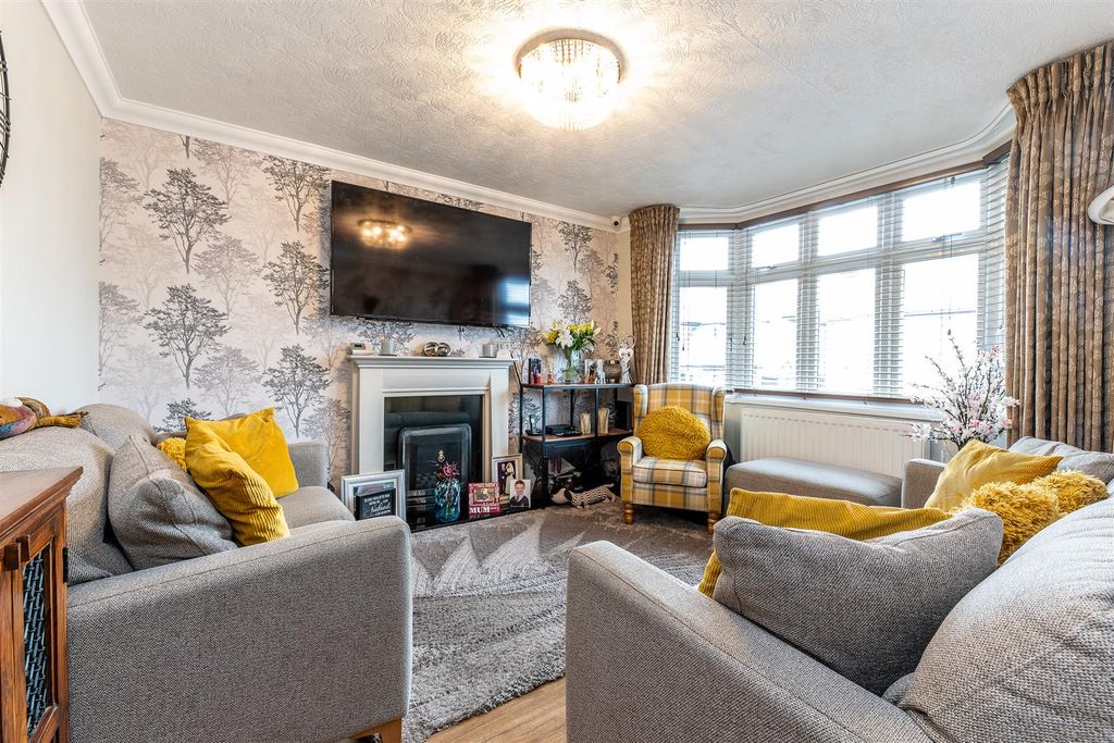 Property photo 2 of 21