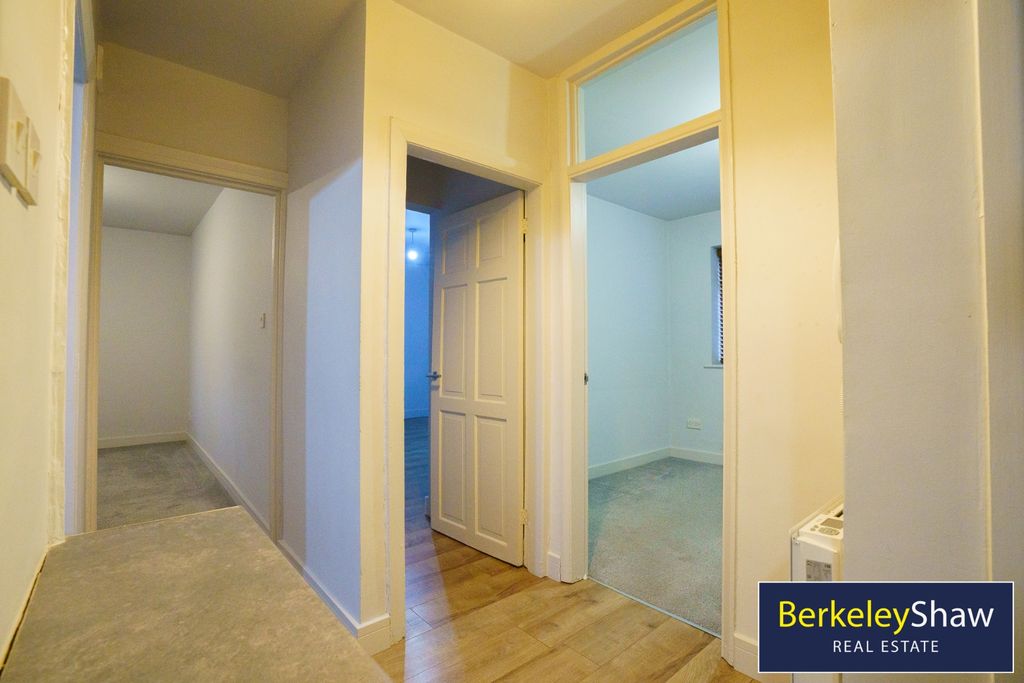 Property photo 2 of 13 Hallway