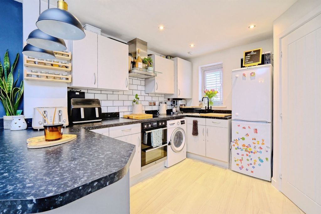 Property photo 3 of 18