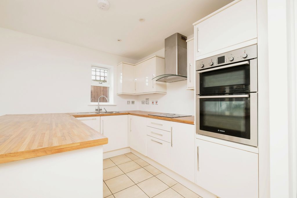 Property photo 3 of 15 Kitchen