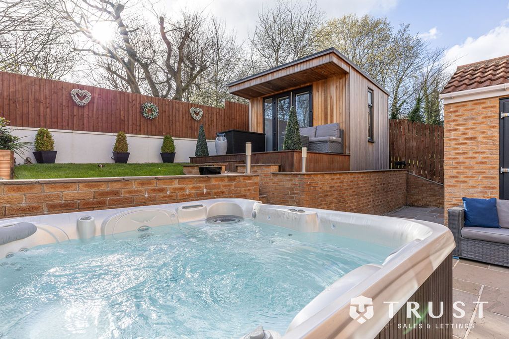 Property photo 2 of 47