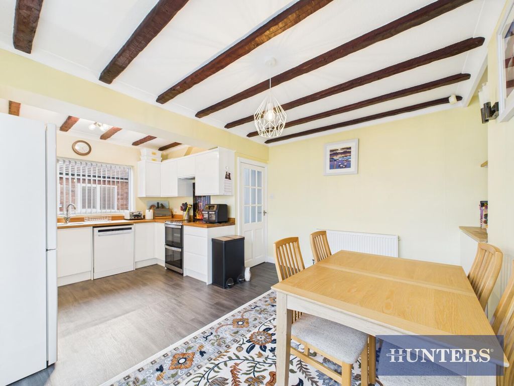 Property photo 3 of 20 Kitchen