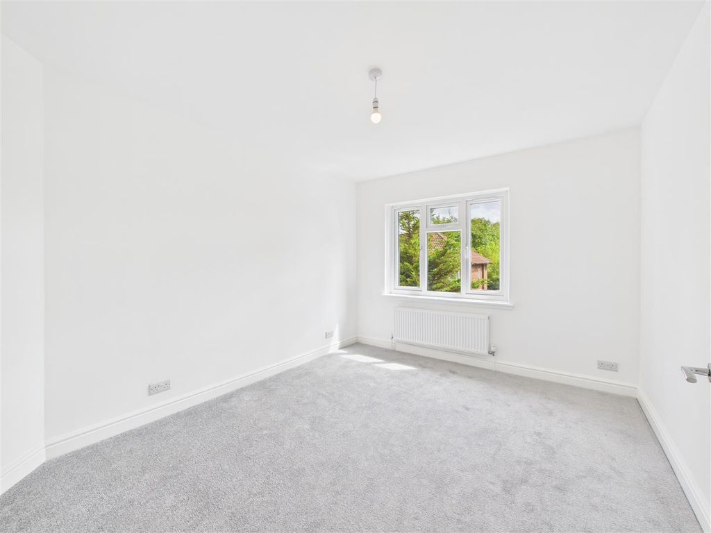 Property photo 2 of 7 Cam04419G0-Pr0033-Still006.Jpg