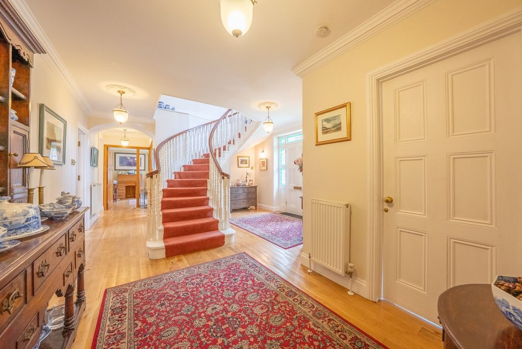 Property photo 3 of 48