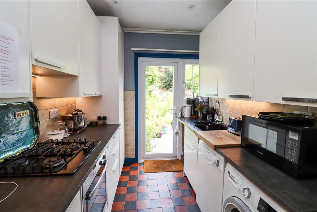 Property photo 3 of 17 Kitchen