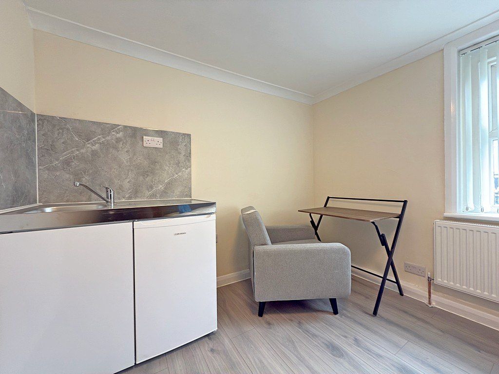 Property photo 3 of 9 Room