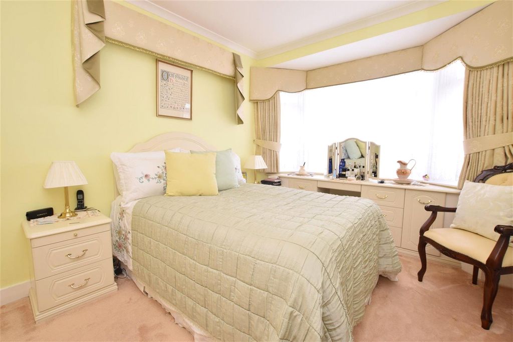 Property photo 3 of 18 Bedroom