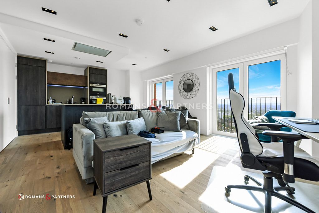 Property photo 2 of 18