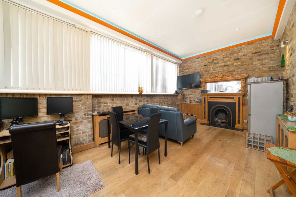 Property photo 2 of 5