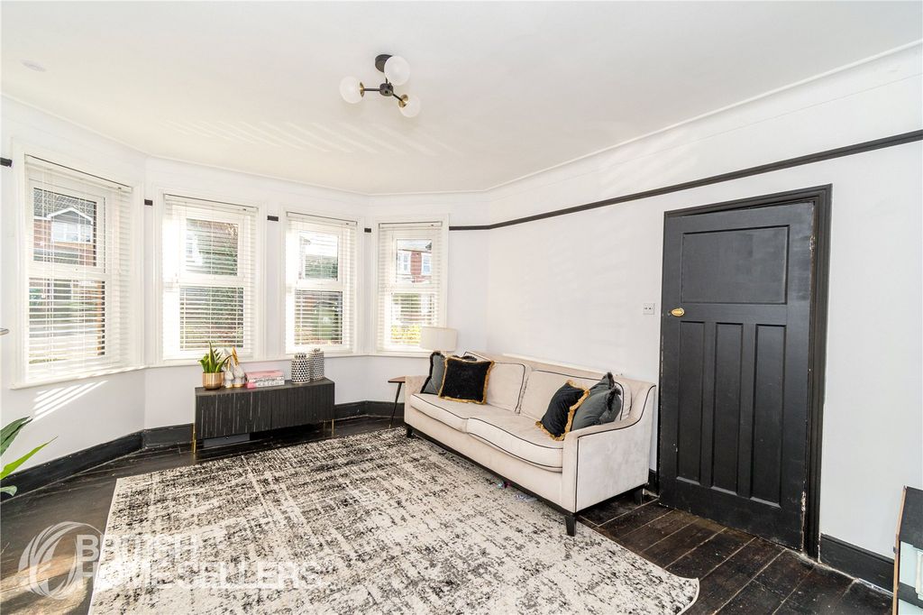 Property photo 3 of 28 Picture No. 12