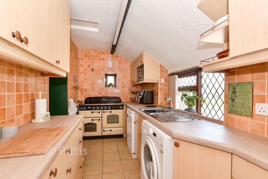 Property photo 3 of 16 Kitchen