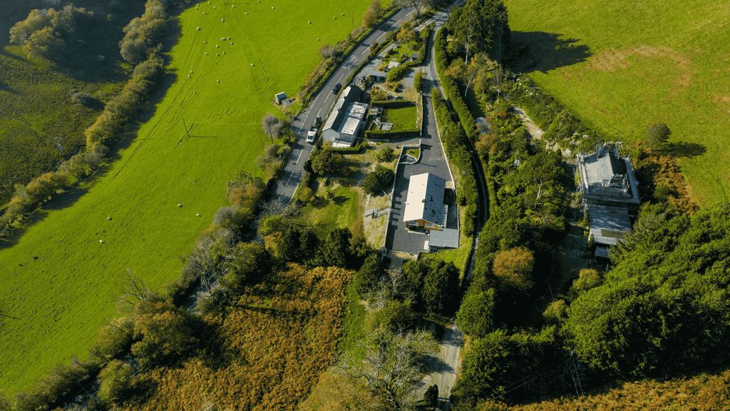 Property photo 2 of 33