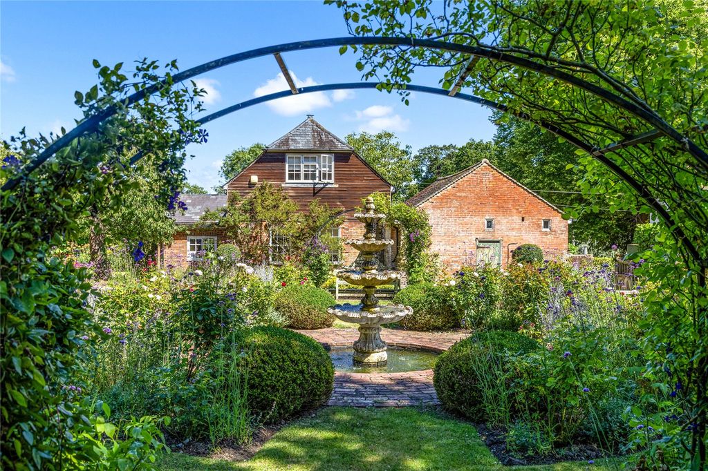 Property photo 3 of 40 Gardens