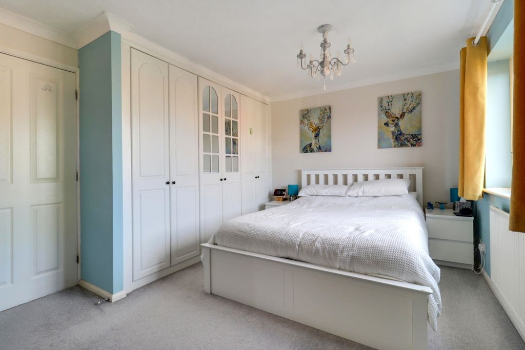 Property photo 3 of 20 Main Bedroom