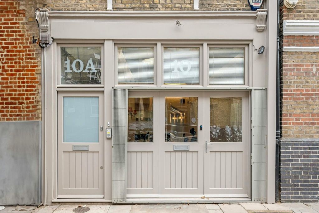 Property photo 3 of 9 10 Marshalsea Road Lea Frontage Copy.Jpg