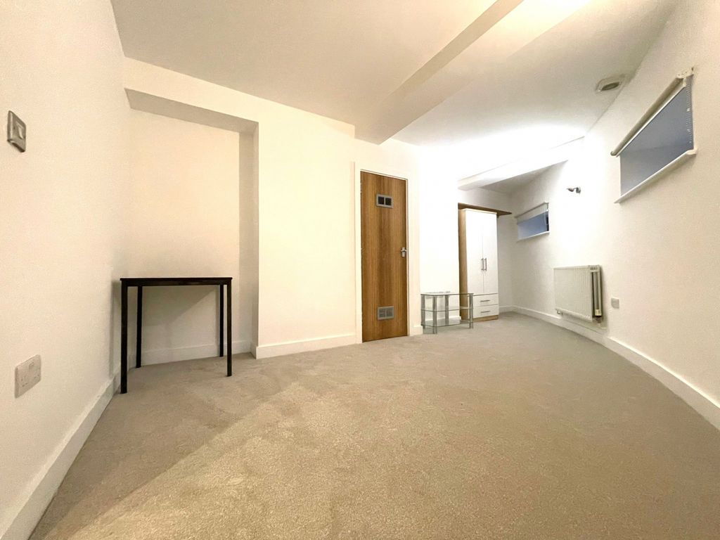 Property photo 1 of 9 Studio Apartment To Rent