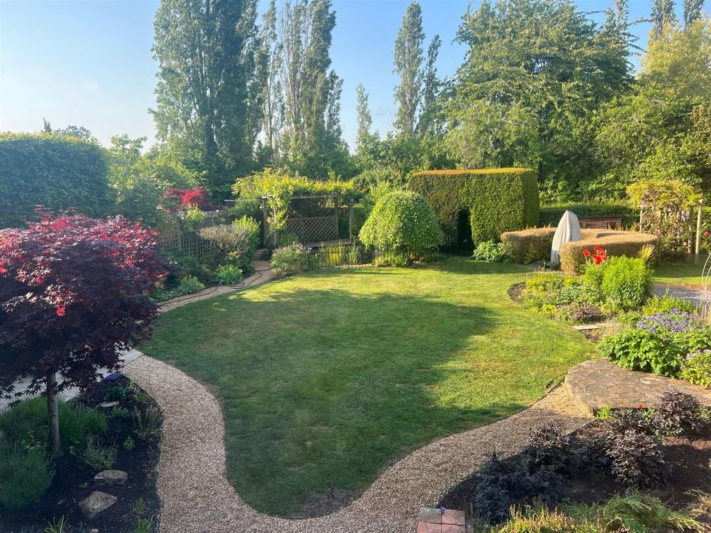 Property photo 3 of 26