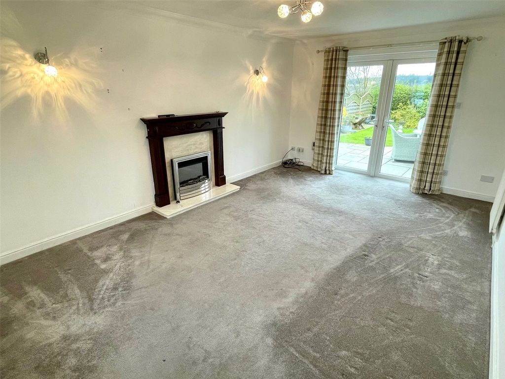 Property photo 2 of 22 Living Room