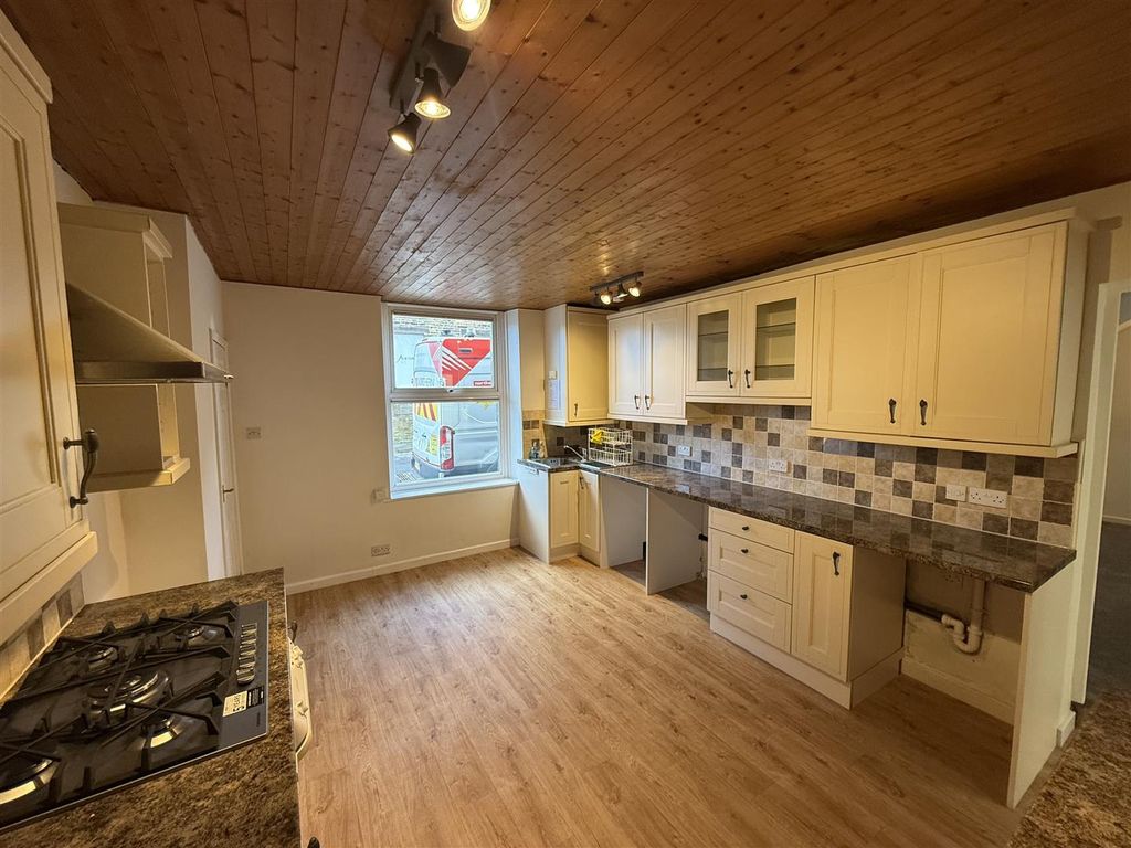 Property photo 2 of 17 Dining Kitchen