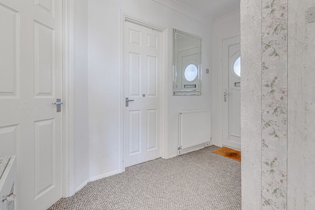 Property photo 2 of 31