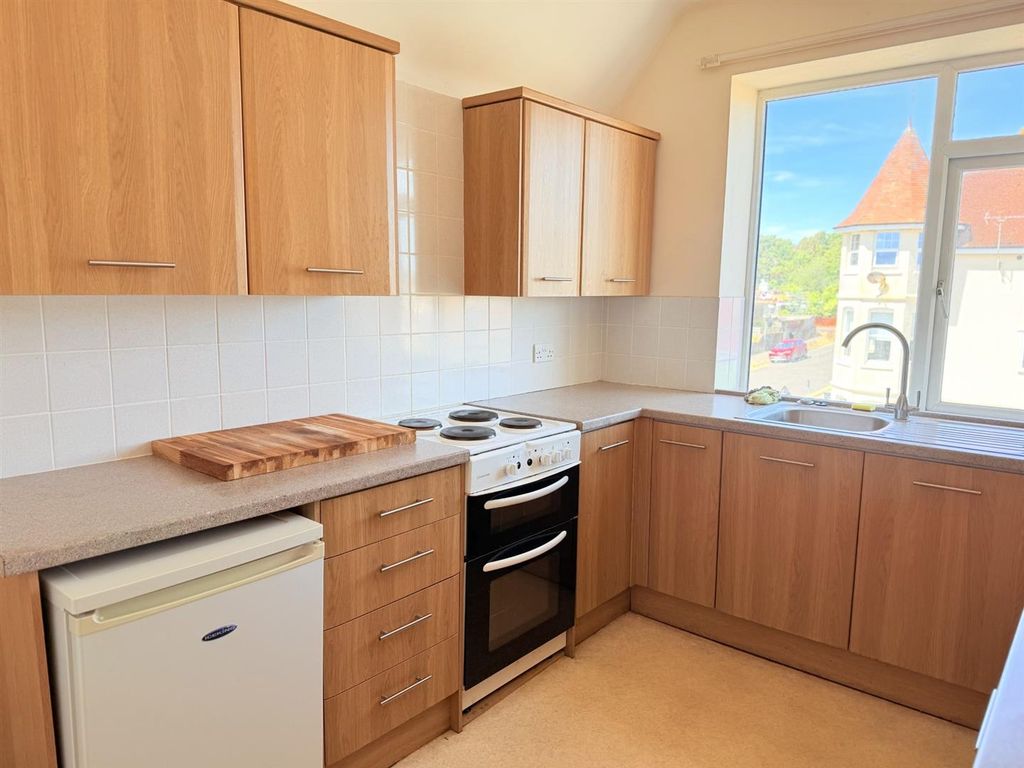 Property photo 2 of 10 Kitchen