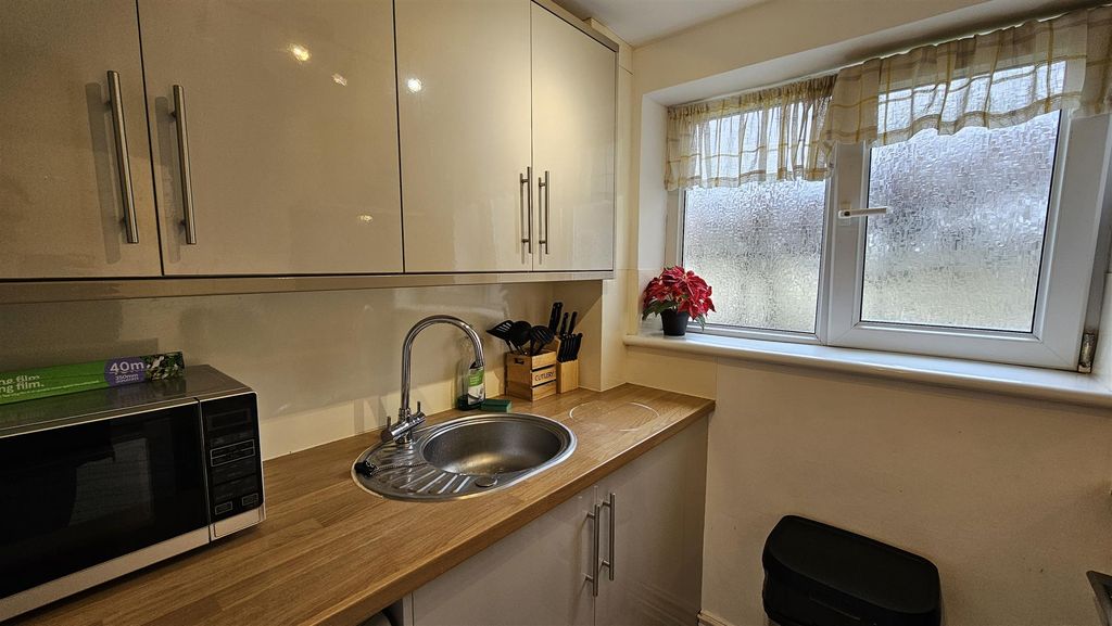 Property photo 1 of 6 Flat 4