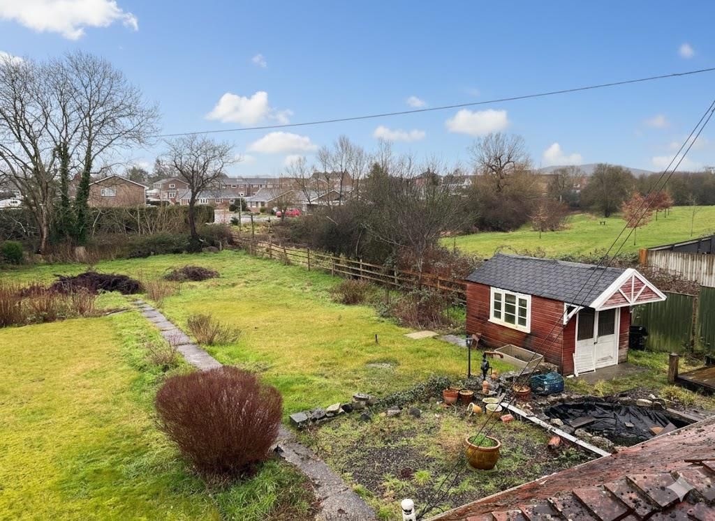 Property photo 3 of 19 Lodden Garden Shot  2