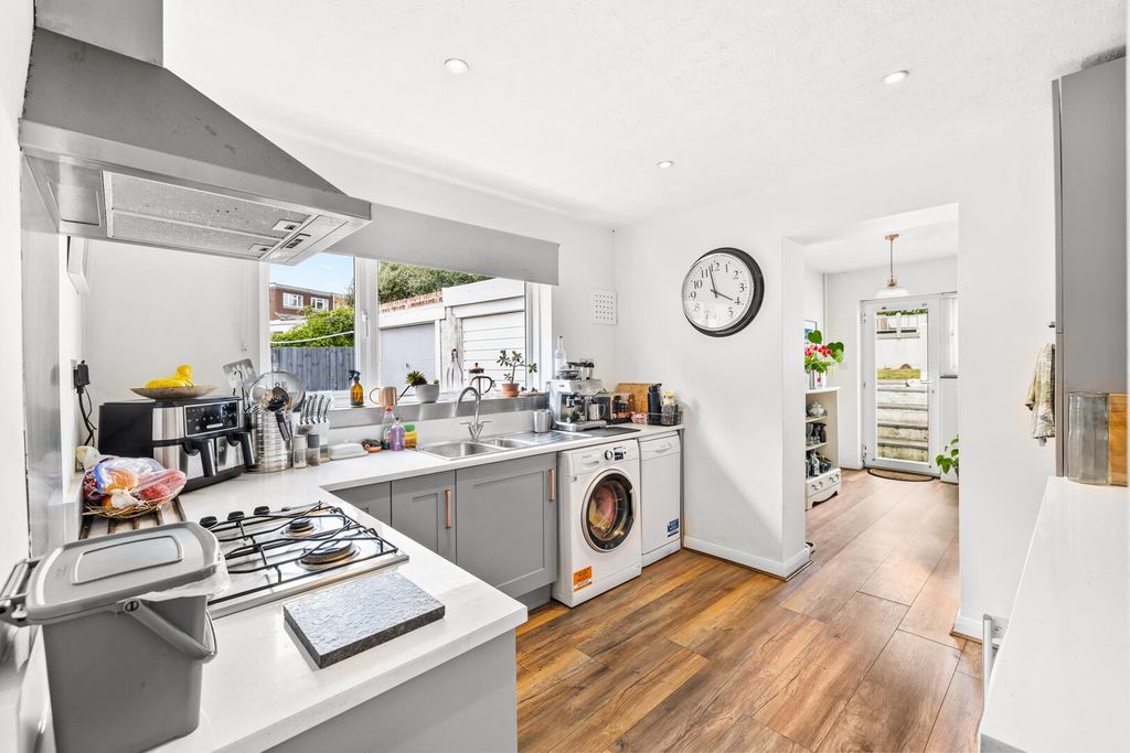 Property photo 1 of 18 Kitchen
