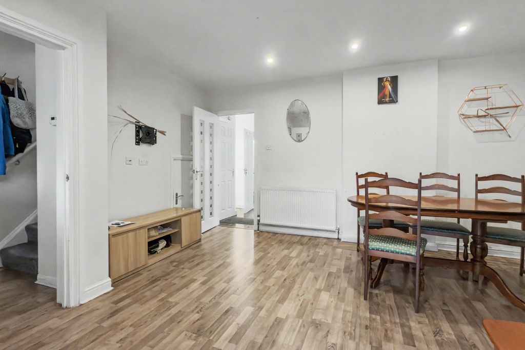 Property photo 3 of 22
