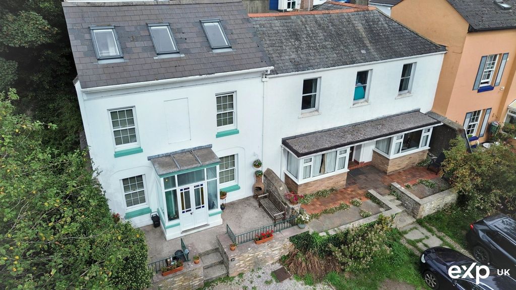 Property photo 1 of 28